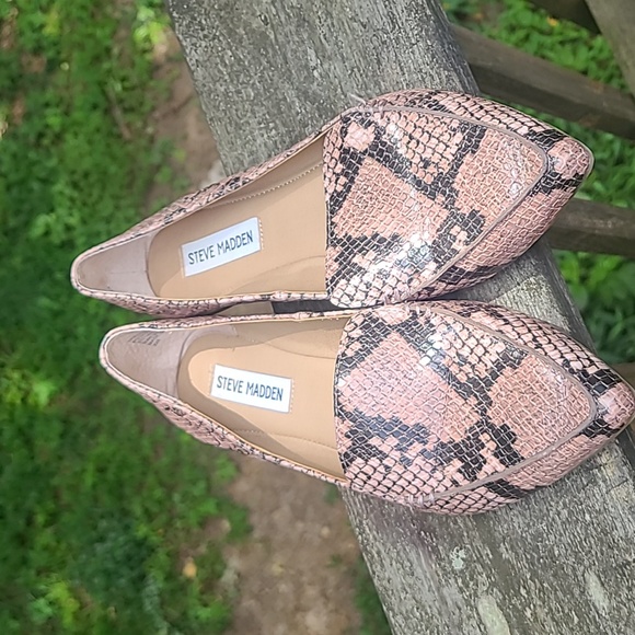 Steve Madden Shoes - STEVE MADDEN Size 7m Flats Snakeskin look